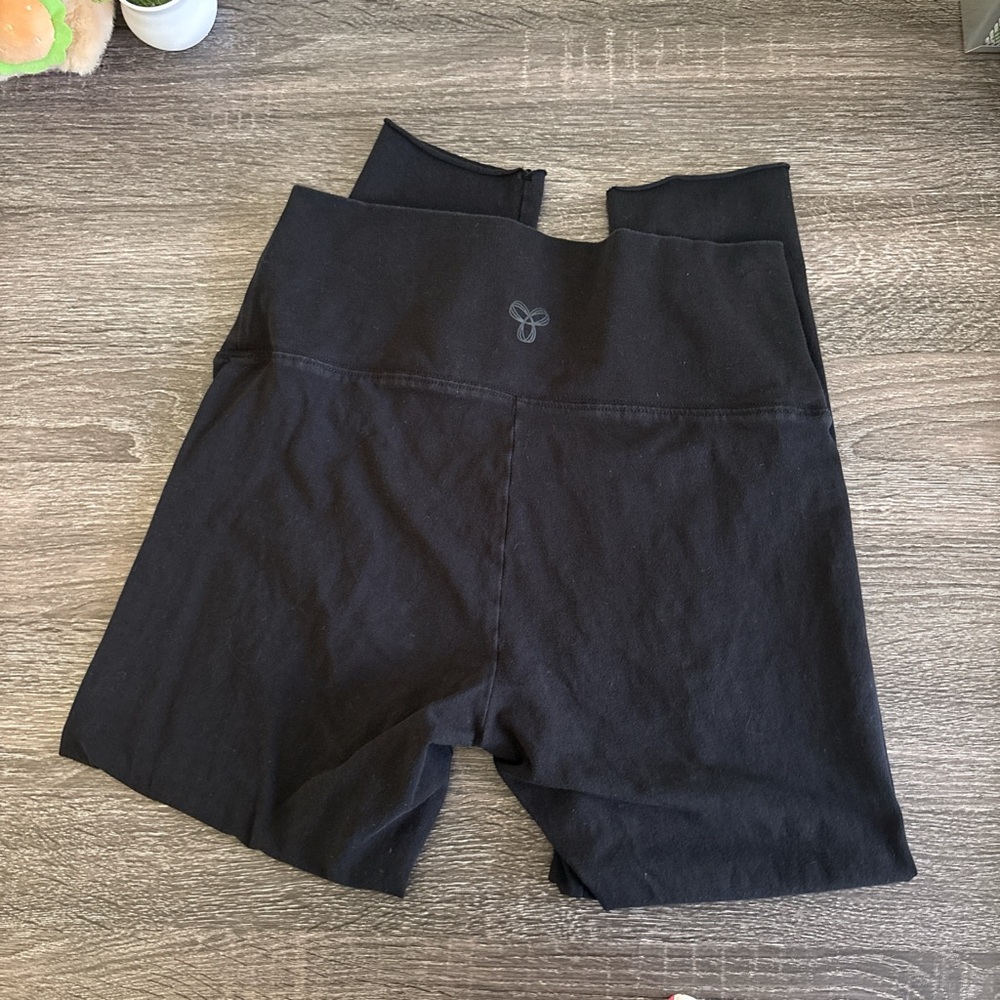 Black Aritzia TNA CAPRIS